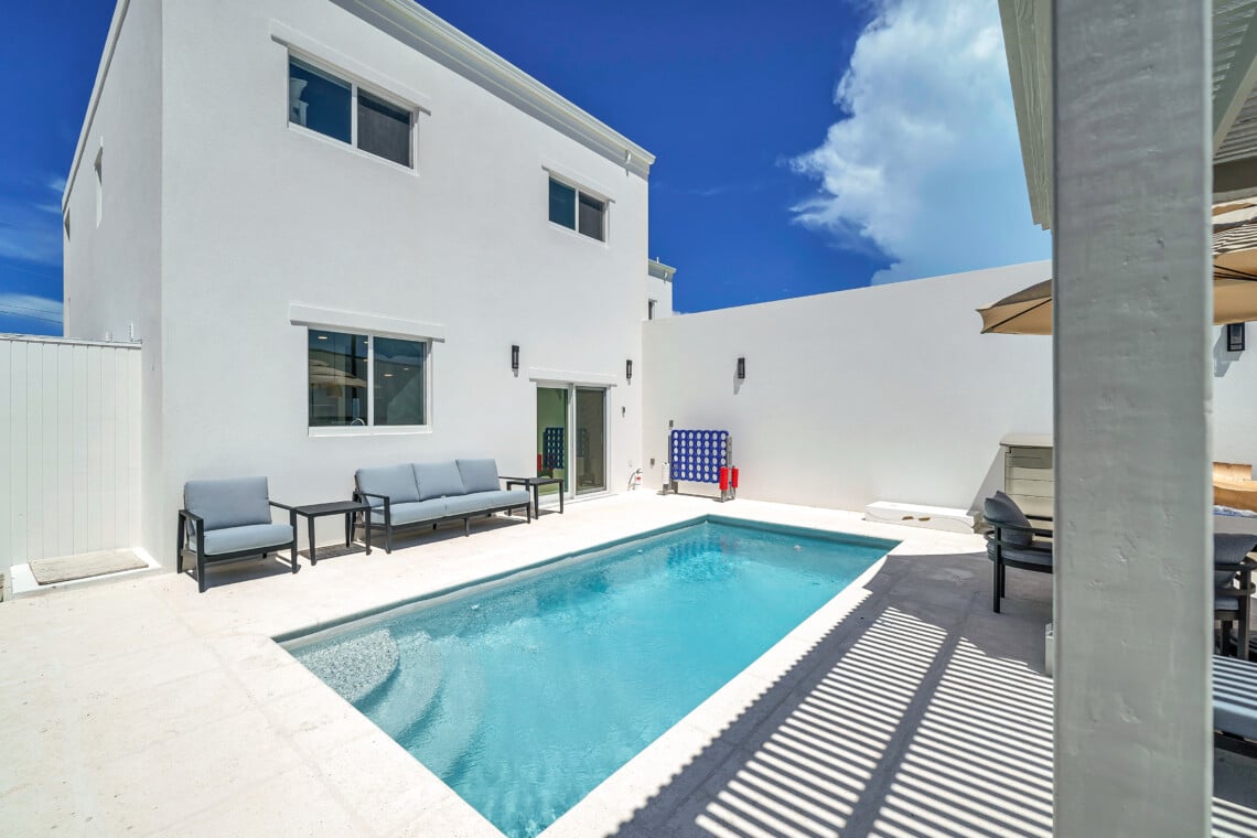 swimming pool Villa Aria